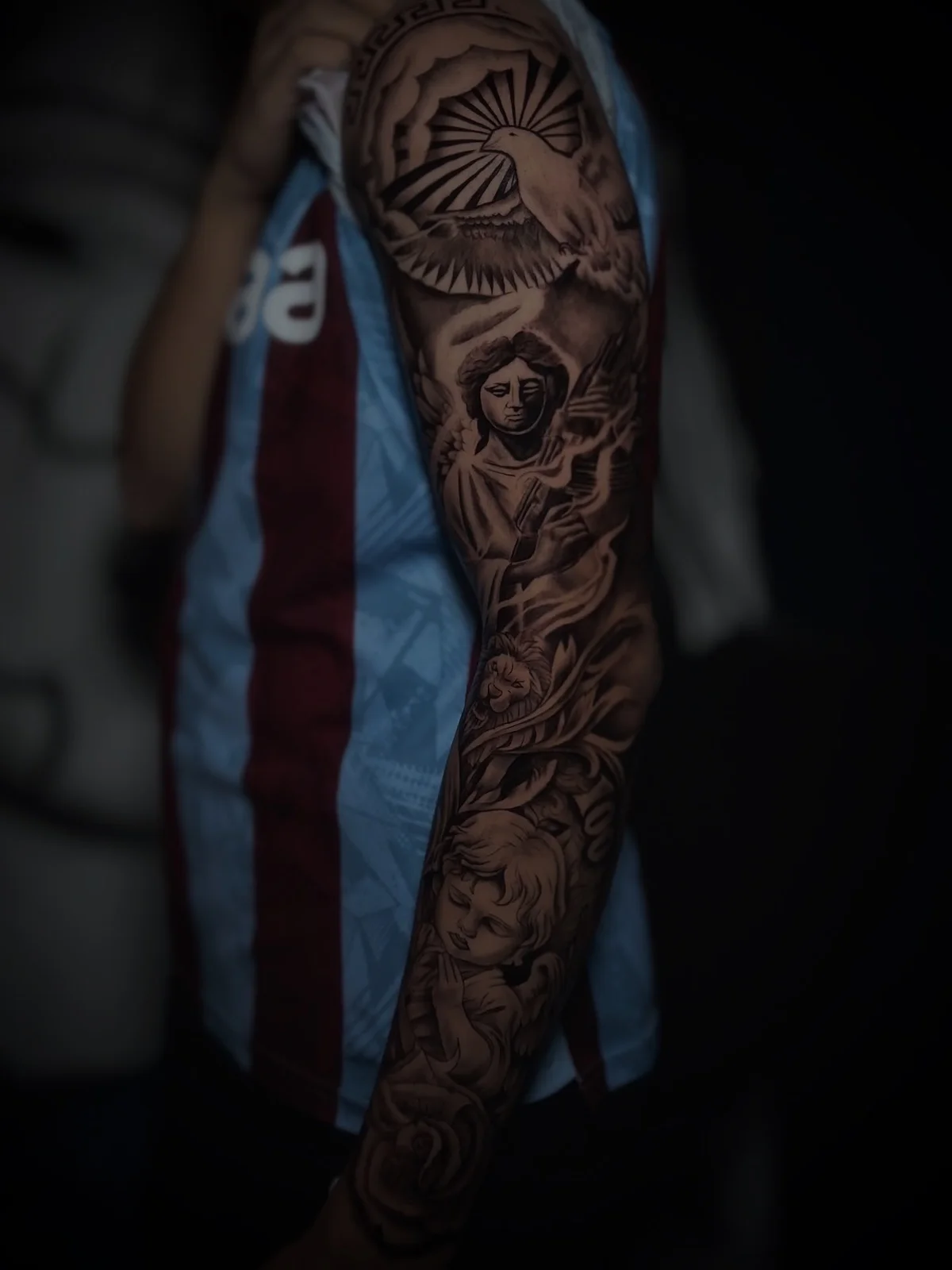 Tattoo station tarafından yapılan dövme: ejderha kompozisyonu